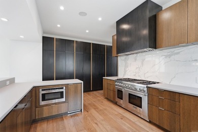 An extraordinary one-level estate in the prestigious gated - photo 16