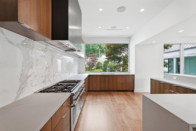 An extraordinary one-level estate in the prestigious gated - photo 18