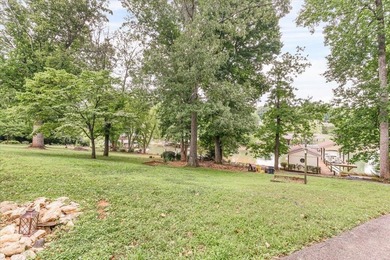 A gently sloping lot, exceptional water depth, and just minutes - photo 3