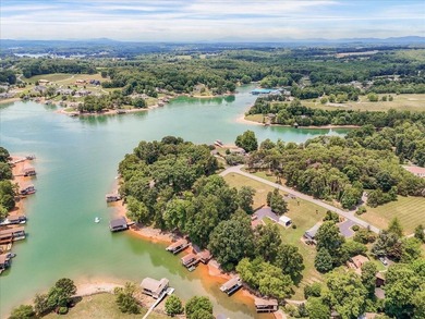 A gently sloping lot, exceptional water depth, and just minutes - photo 4