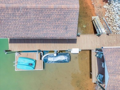 A gently sloping lot, exceptional water depth, and just minutes - photo 5