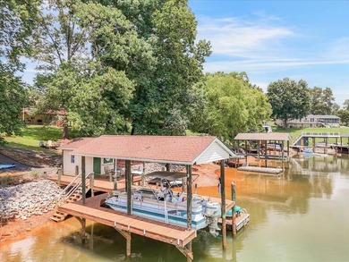 A gently sloping lot, exceptional water depth, and just minutes - photo 6
