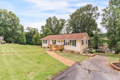 A gently sloping lot, exceptional water depth, and just minutes - photo 7