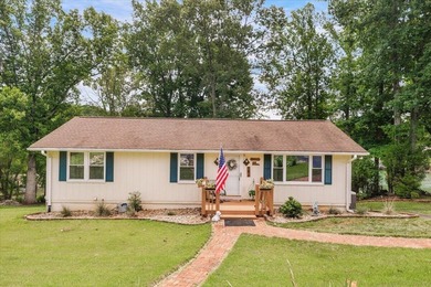 A gently sloping lot, exceptional water depth, and just minutes - photo 8
