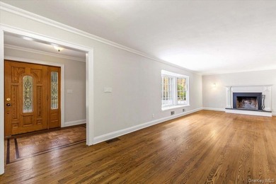Gorgeous, Colonial style home with 4-bedrooms, 4.5 bathrooms - photo 2