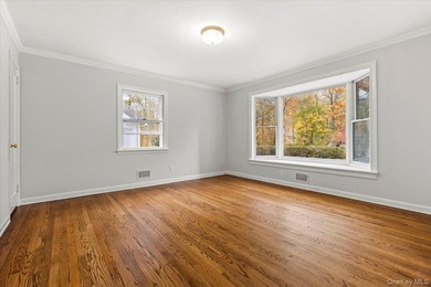 Gorgeous, Colonial style home with 4-bedrooms, 4.5 bathrooms - photo 4
