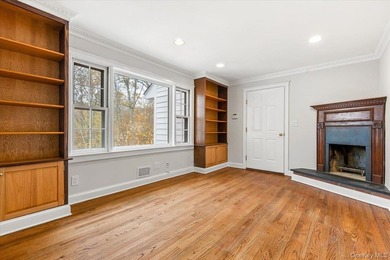 Gorgeous, Colonial style home with 4-bedrooms, 4.5 bathrooms - photo 6
