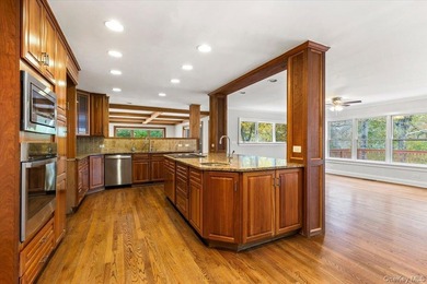 Gorgeous, Colonial style home with 4-bedrooms, 4.5 bathrooms - photo 10