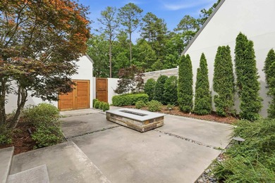 An extraordinary one-level estate in the prestigious gated - photo 42