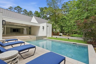 An extraordinary one-level estate in the prestigious gated - photo 45