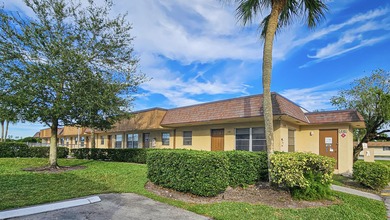 Investor-Friendly Lakefront Opportunity With No Rental - photo 2