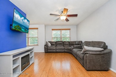 Welcome to this beautiful end-unit townhouse in the heart of - photo 11