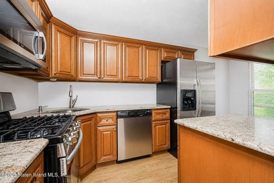 Welcome to this beautiful end-unit townhouse in the heart of - photo 14