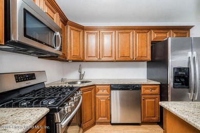 Welcome to this beautiful end-unit townhouse in the heart of - photo 15