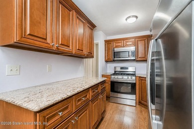 Welcome to this beautiful end-unit townhouse in the heart of - photo 16