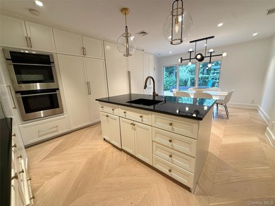 Welcome to this exceptional contemporary residence featuring 6 - photo 17