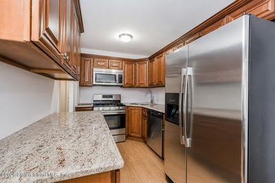 Welcome to this beautiful end-unit townhouse in the heart of - photo 18