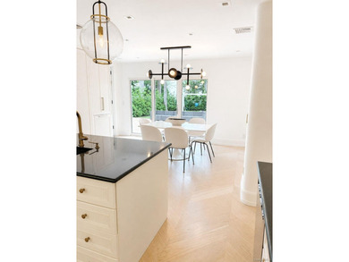 Welcome to this exceptional contemporary residence featuring 6 - photo 19