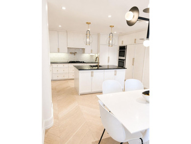 Welcome to this exceptional contemporary residence featuring 6 - photo 20
