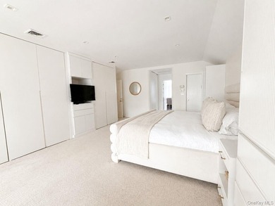 Welcome to this exceptional contemporary residence featuring 6 - photo 22