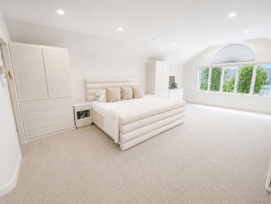 Welcome to this exceptional contemporary residence featuring 6 - photo 25