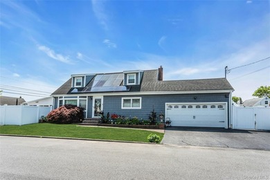 Welcome to this beautifully appointed four-bedroom - photo 2