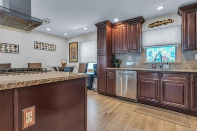Welcome to this beautifully appointed four-bedroom - photo 6