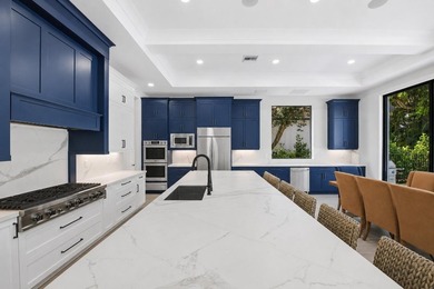 Beautifully upgraded newly built custom estate home located in - photo 6