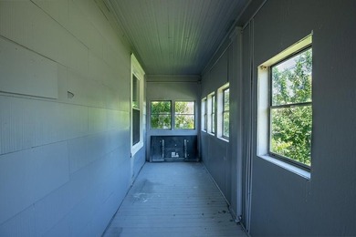 Adorable home with covered front porch. Large entry foyer for - photo 5