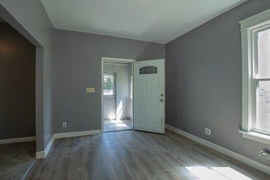 Adorable home with covered front porch. Large entry foyer for - photo 8