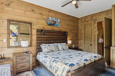 Beautifully appointed, nearly new 3BR, 4BA mountain modern cabin - photo 14
