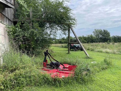House with a barn and 2.90 Acres!! Fenced property and a small - photo 10
