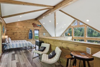 Beautifully appointed, nearly new 3BR, 4BA mountain modern cabin - photo 23