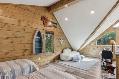 Beautifully appointed, nearly new 3BR, 4BA mountain modern cabin - photo 24