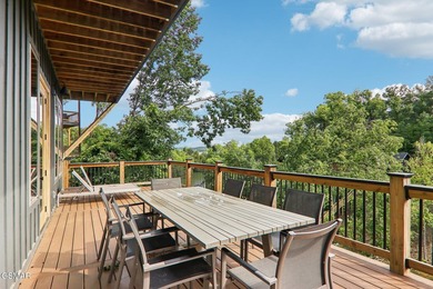 Beautifully appointed, nearly new 3BR, 4BA mountain modern cabin - photo 30