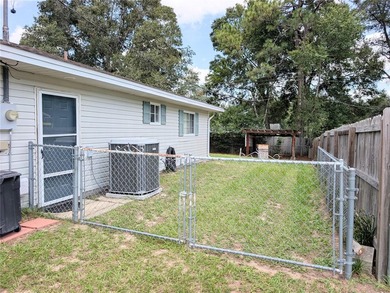 Location, Location, Location Move and ready 3-bedroom, 2-bath - photo 10