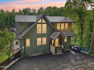 Beautifully appointed, nearly new 3BR, 4BA mountain modern cabin - photo 35