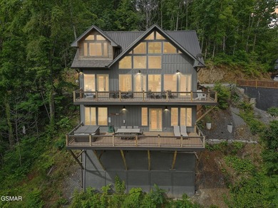 Beautifully appointed, nearly new 3BR, 4BA mountain modern cabin - photo 36