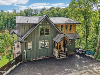 Beautifully appointed, nearly new 3BR, 4BA mountain modern cabin - photo 39