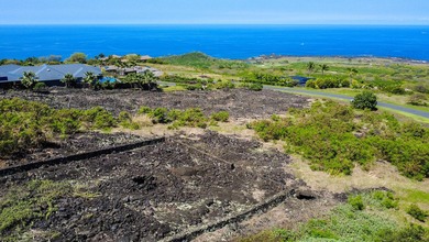 Located on the desirable north end of Hokuli'a on the Kona Coast - photo 10