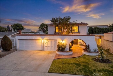 Tucked away on a private interior lot in the highly coveted Glen - photo 1