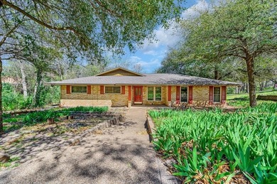 Lake Waco Home For Sale in Woodway Texas