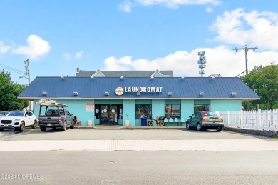 Commercial building for sale! Fantastic location with high