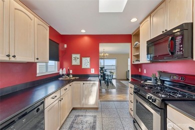 Perched on a quiet South Hill lane, this timeless Mid-Century - photo 11