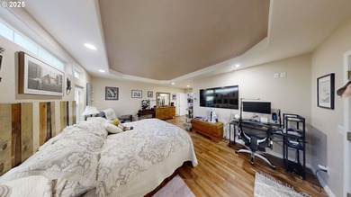 Magnificent custom home located right in town, thoughtfully - photo 15