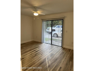 Beautiful quadplex with long-term tenants. The building is very - photo 15