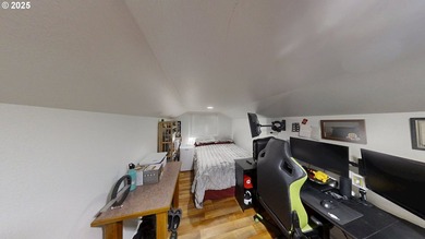 Magnificent custom home located right in town, thoughtfully - photo 17