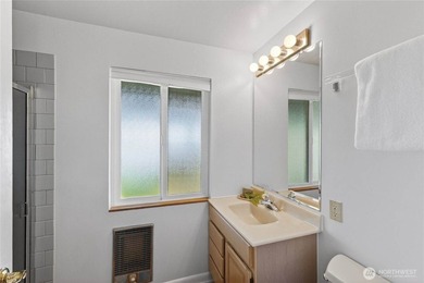 Perched on a quiet South Hill lane, this timeless Mid-Century - photo 23