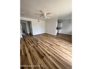 Beautiful quadplex with long-term tenants. The building is very - photo 25