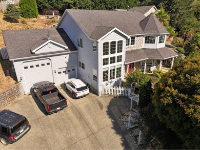 Magnificent custom home located right in town, thoughtfully - photo 26